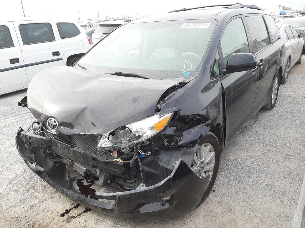 Photo 2 from auction – 2011 TOYOTA SIENNA XLE with VIN 5TDDK3DC6BS028502