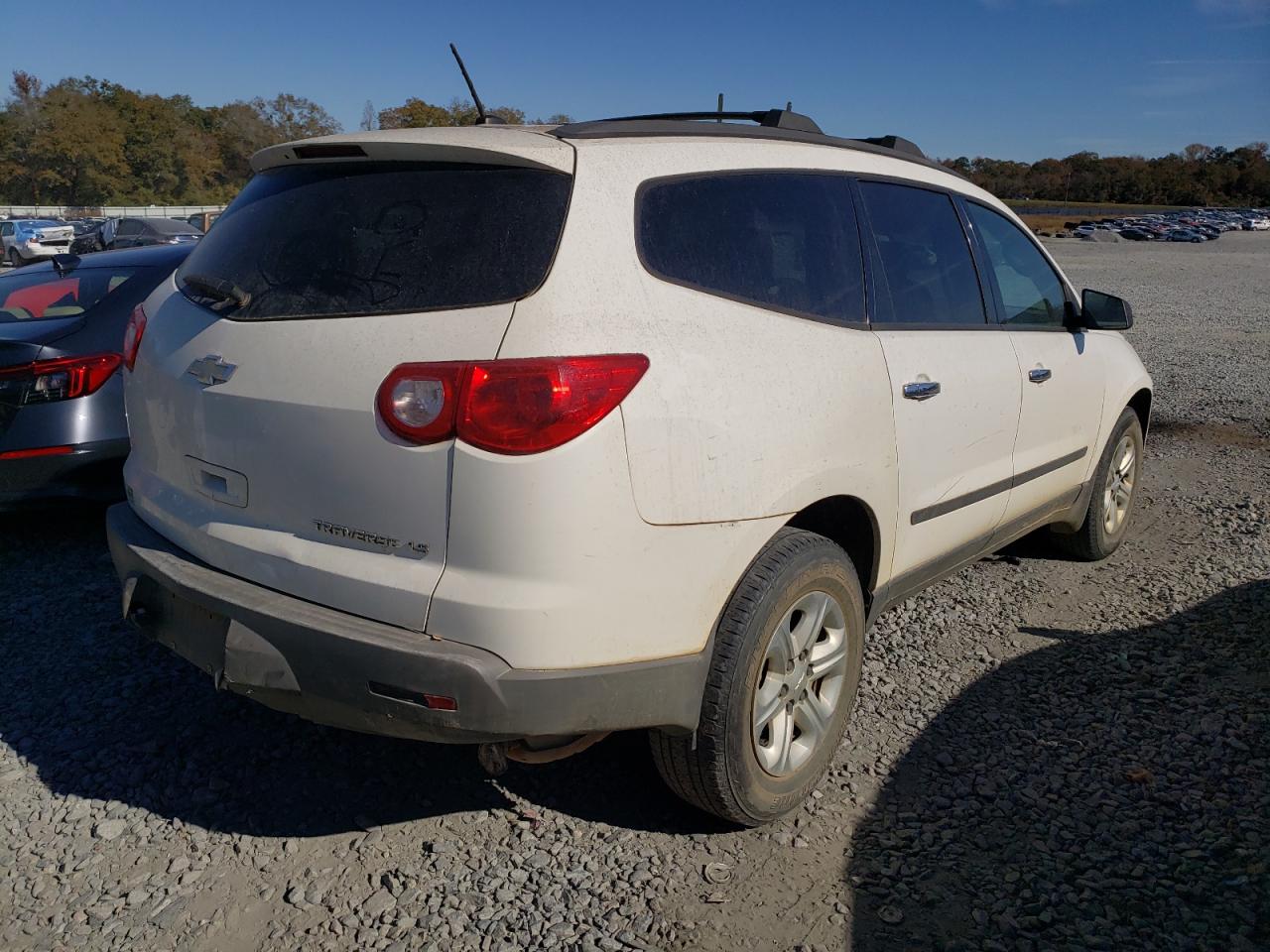 Photo 4 from auction – 2011 CHEVROLET TRAVERSE L with VIN 1GNKREED7BJ129266