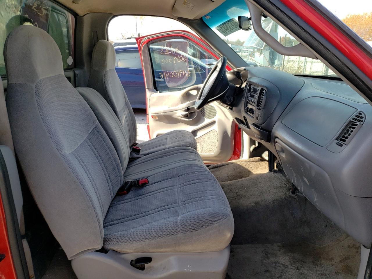 Photo 5 from auction – 1998 FORD F150 with VIN 1FTZF1760WNB92537