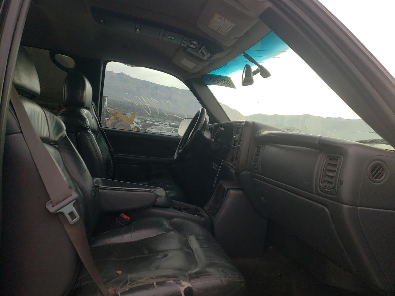 Photo 5 from auction – 2002 CHEVROLET SILVERADO with VIN 1GCHC23152F216663
