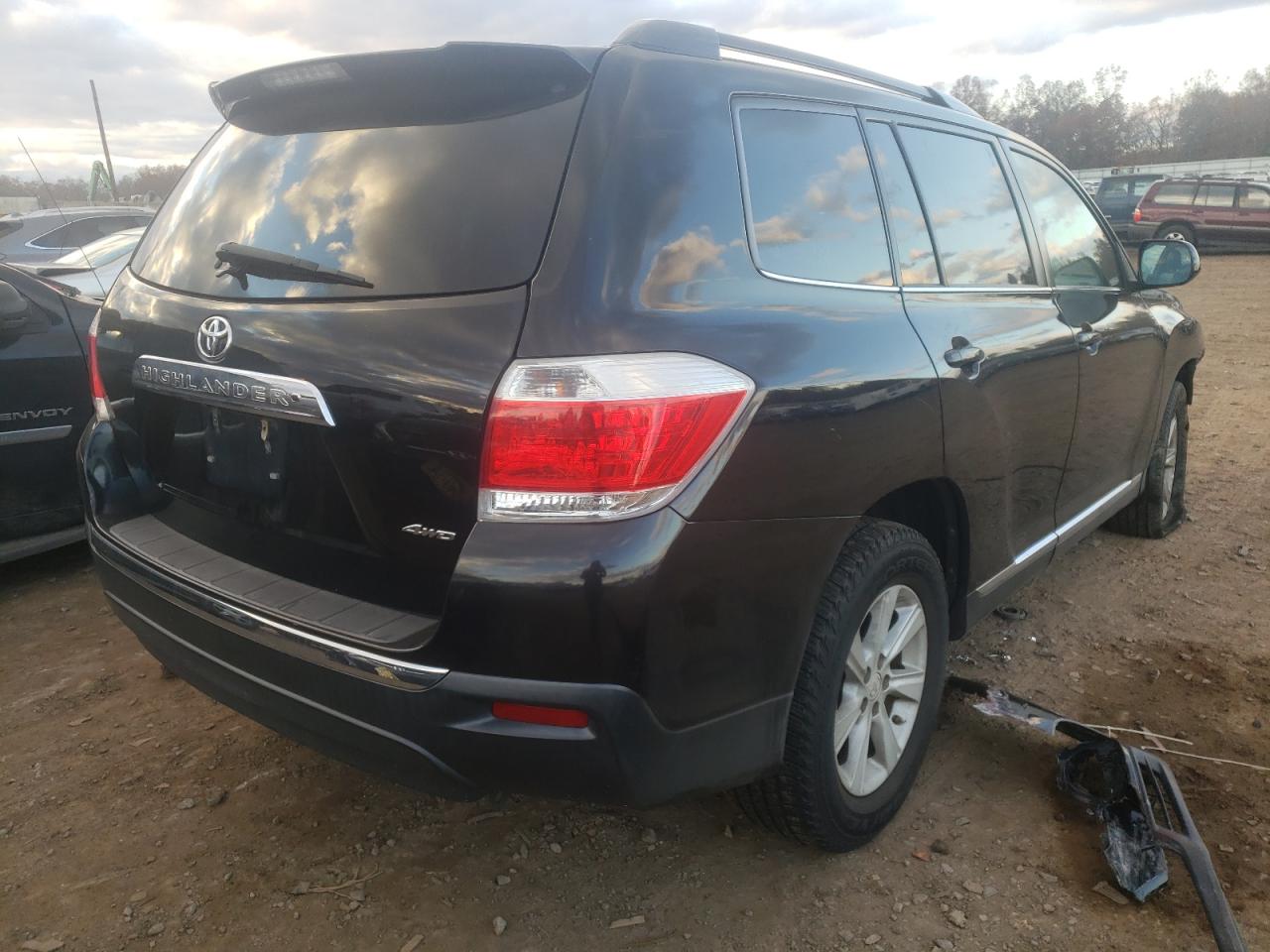 Photo 4 from auction – 2013 TOYOTA HIGHLANDER with VIN 5TDBK3EH2DS209262