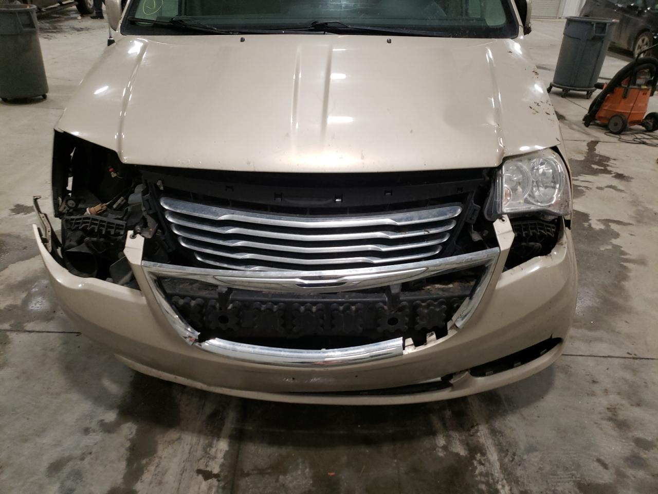 Photo 9 from auction – 2014 CHRYSLER TOWN & COU with VIN 2C4RC1BG9ER256200