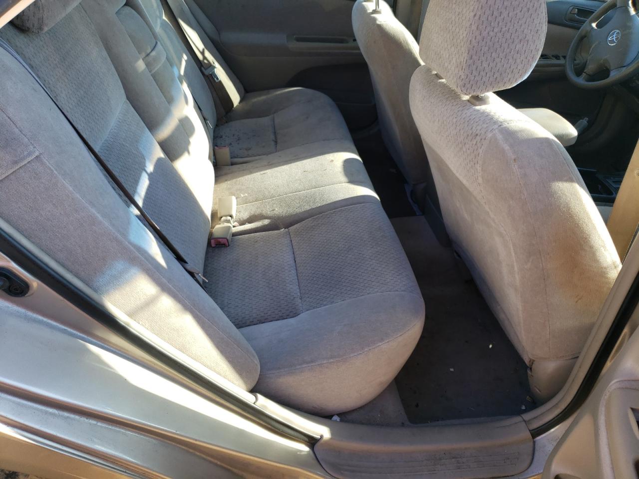 Photo 6 from auction – 2002 TOYOTA CAMRY with VIN 4T1BE32K52U073771