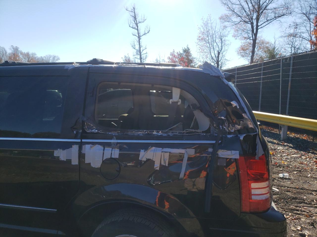 Photo 9 from auction – 2010 CHRYSLER TOWN & COU with VIN 2A4RR8D19AR392072