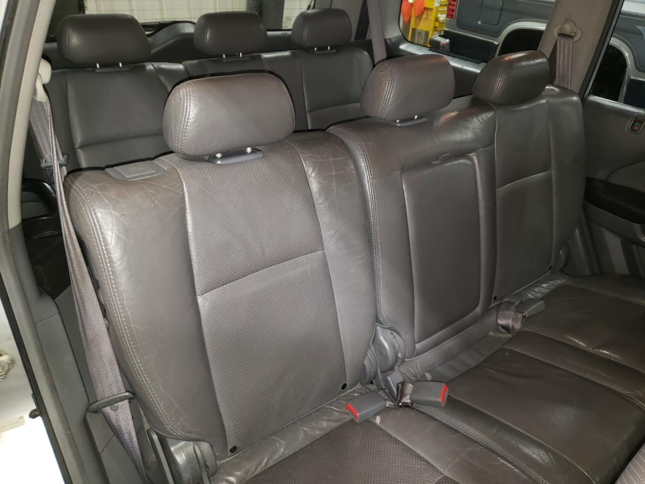 Photo 6 from auction – 2004 HONDA PILOT EXL with VIN 2HKYF18664H568682