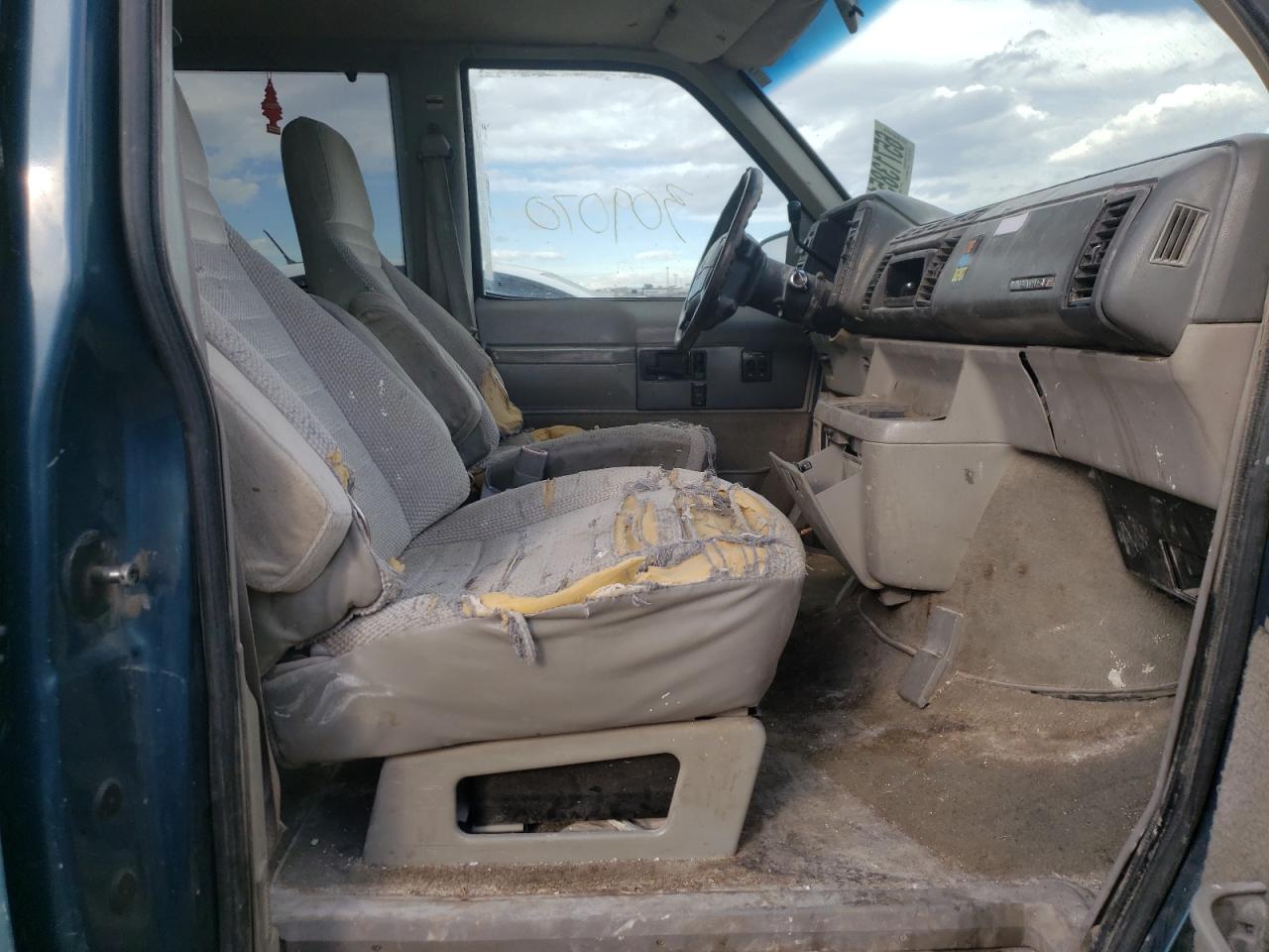 Photo 5 from auction – 1994 GMC SAFARI with VIN 1GKEL19W2RB506221