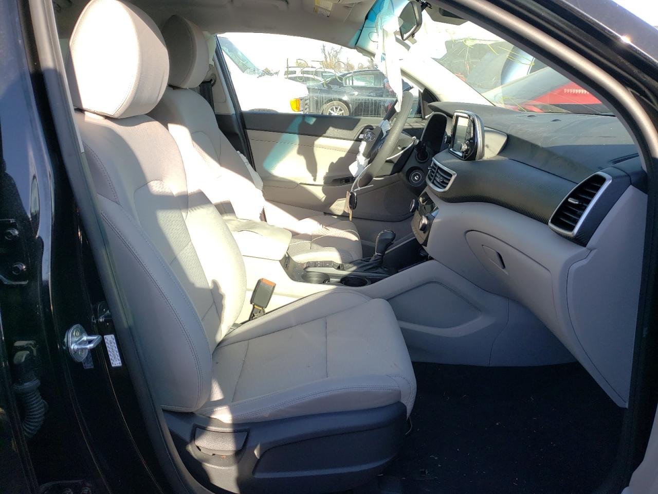 Photo 5 from auction – 2021 HYUNDAI TUCSON SE with VIN KM8J2CA45MU289677