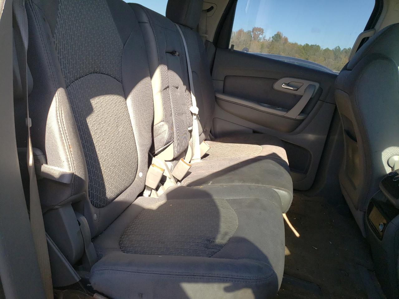 Photo 6 from auction – 2011 CHEVROLET TRAVERSE L with VIN 1GNKREED7BJ129266