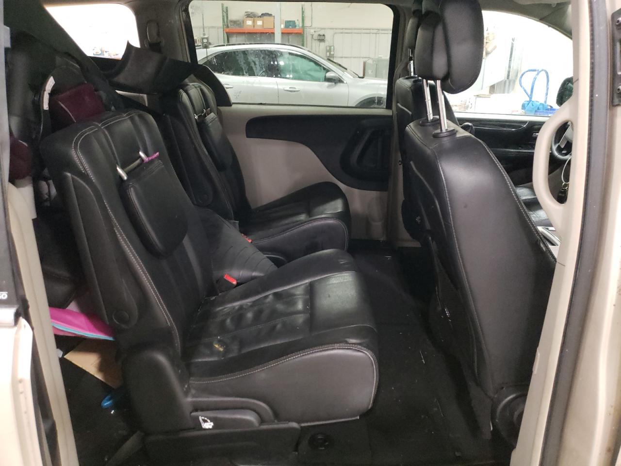 Photo 6 from auction – 2014 CHRYSLER TOWN & COU with VIN 2C4RC1BG9ER256200
