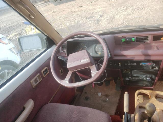 Photo 9 from auction – 1984 TOYOTA VAN WAGON with VIN JT4YR27V4E0007708