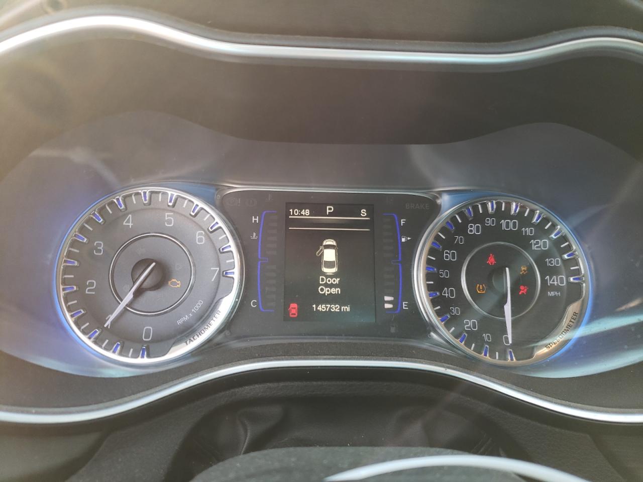Photo 8 from auction – 2015 CHRYSLER 200 LIMITE with VIN 1C3CCCAB4FN737661