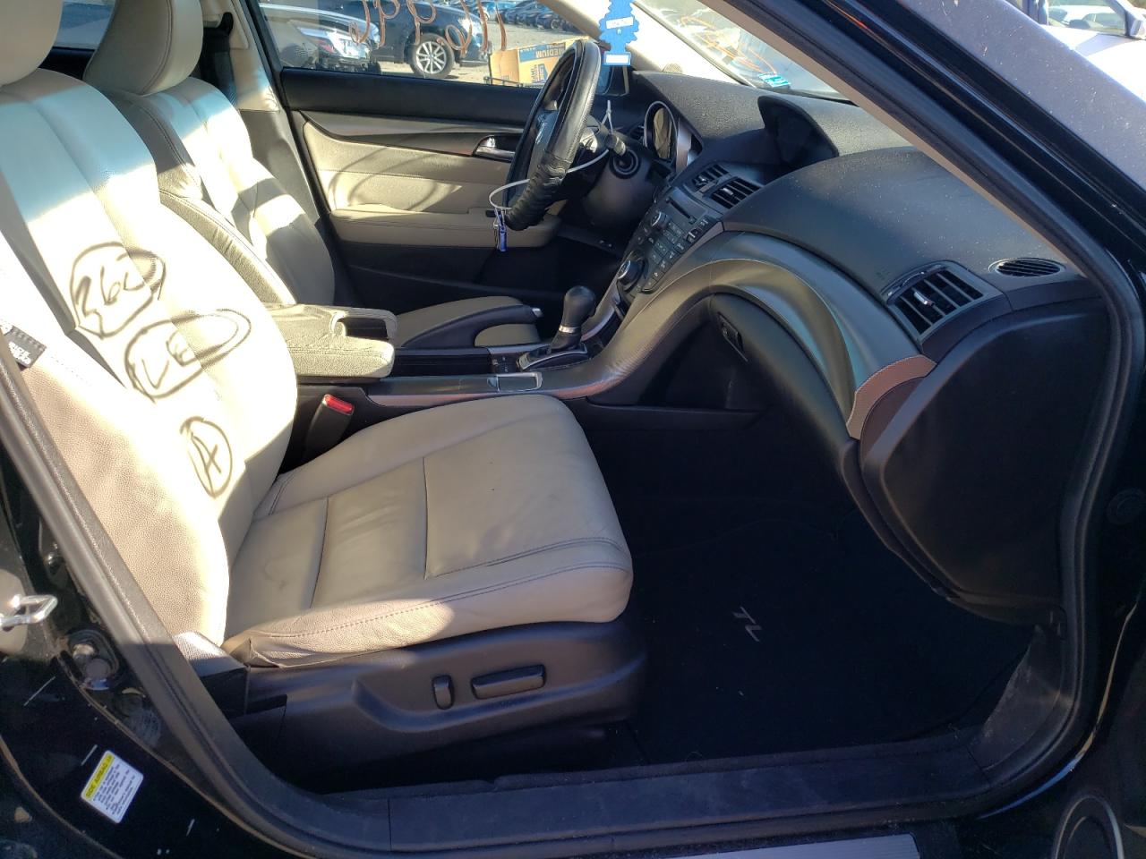 Photo 5 from auction – 2014 ACURA TL SE with VIN 19UUA8F36EA002143
