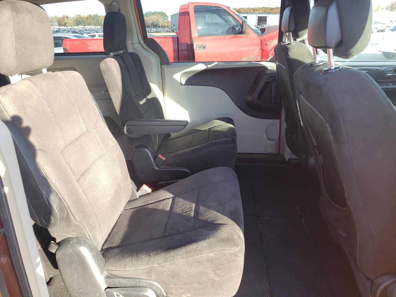 Photo 6 from auction – 2011 DODGE GRAND CARA with VIN 2D4RN5DG7BR787280