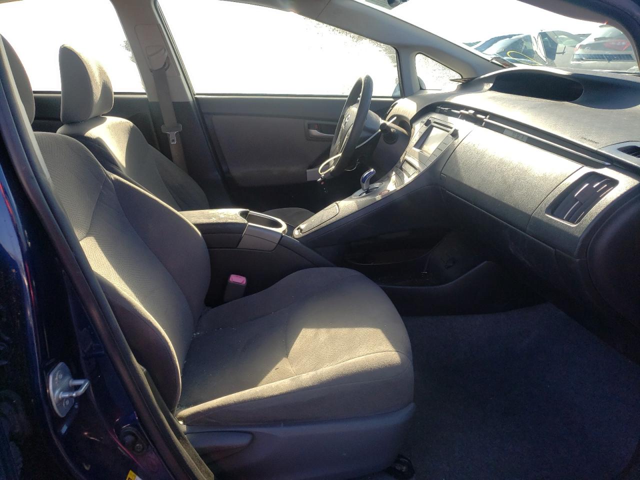 Photo 5 from auction – 2013 TOYOTA PRIUS with VIN JTDKN3DU8D1728187