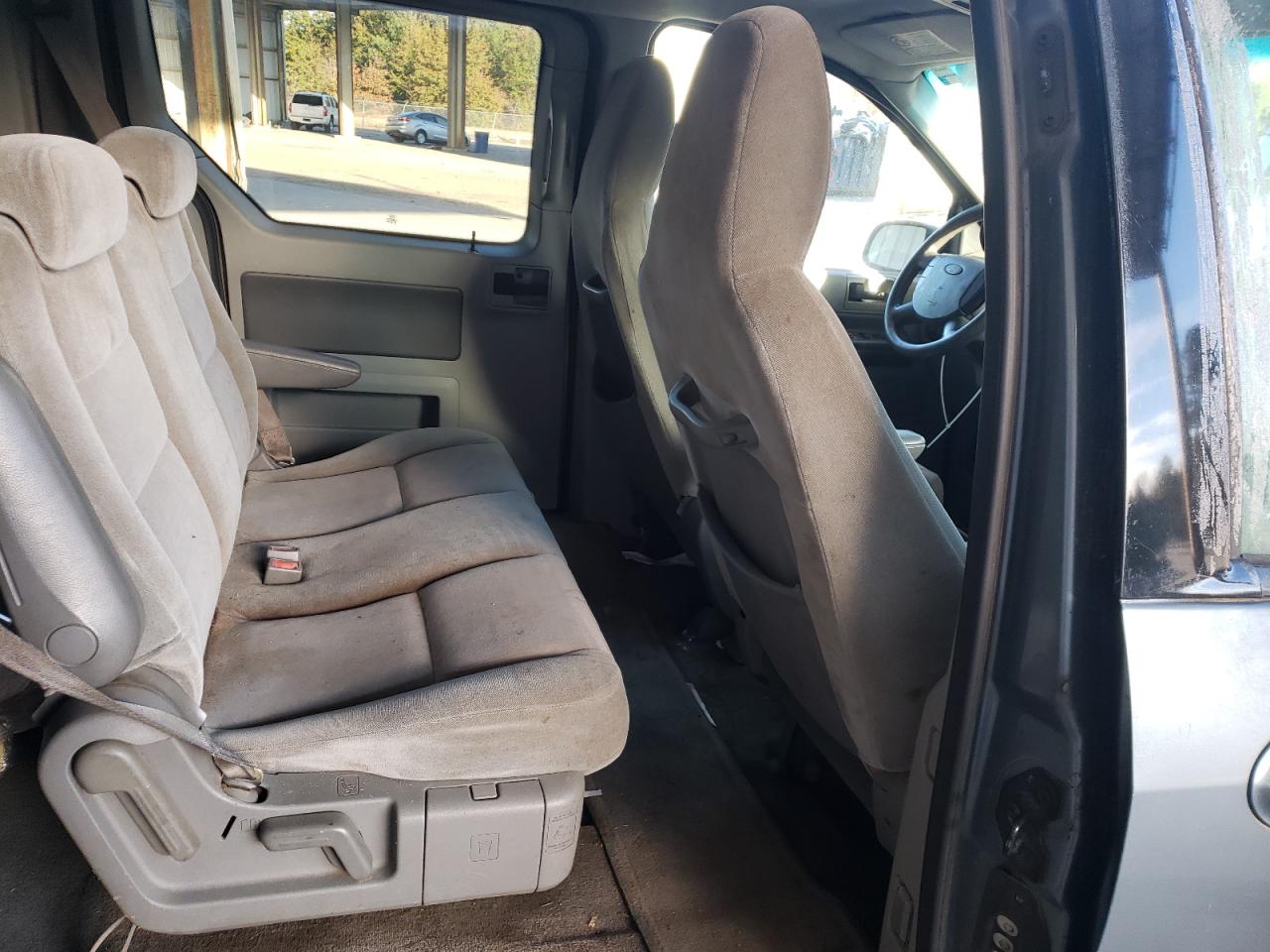 Photo 6 from auction – 2004 FORD FREESTAR S with VIN 2FMZA57674BA77329