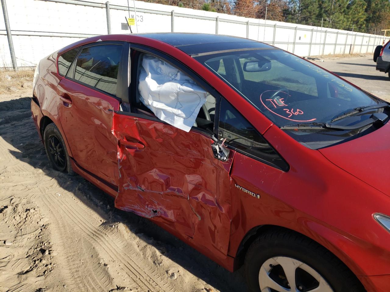Photo 9 from auction – 2015 TOYOTA PRIUS with VIN JTDKN3DU9F1877047