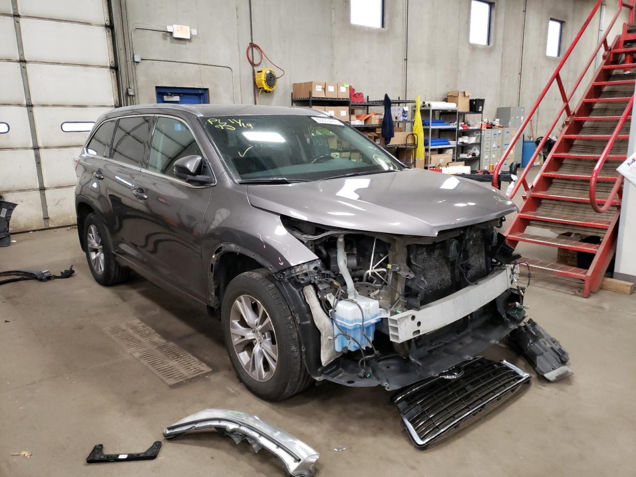 TOYOTA HIGHLANDER 2015 with VIN 5TDJKRFH2FS155526 - Photo from auction