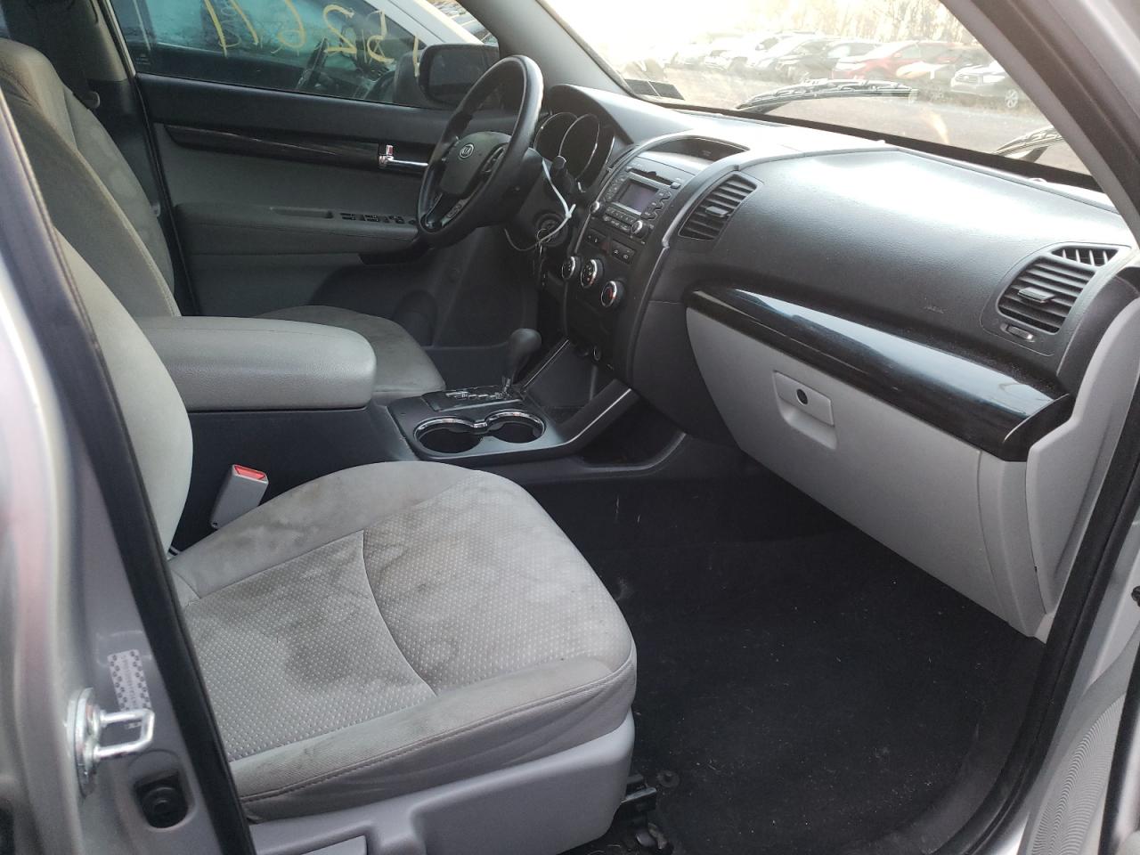 Photo 5 from auction – 2011 KIA SORENTO BA with VIN 5XYKTCA14BG010665