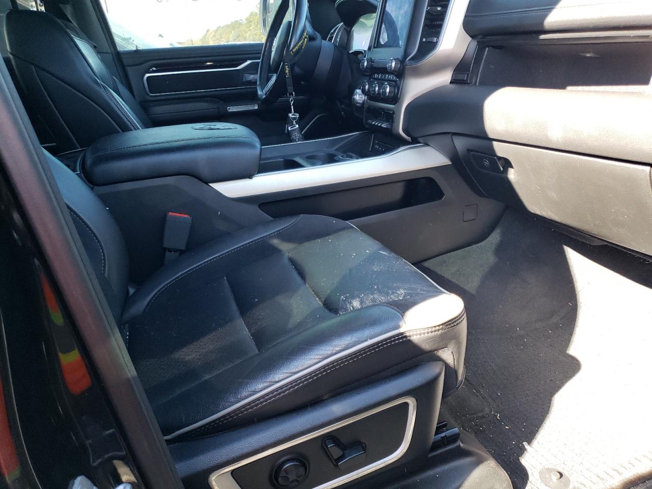 Photo 5 from auction – 2019 RAM 1500 LARAM with VIN 1C6RREJT3KN558683