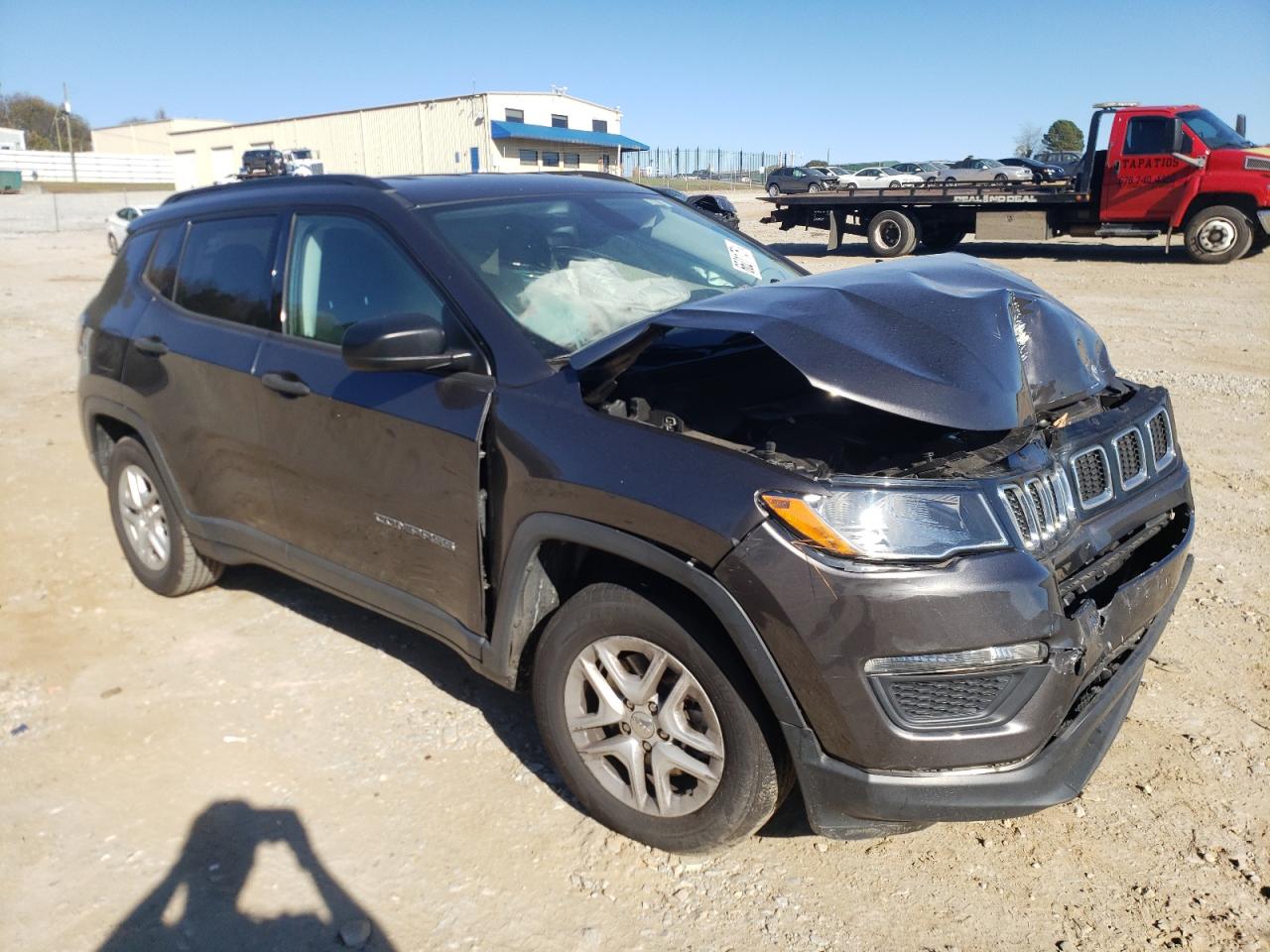 JEEP COMPASS SP 2018 with VIN 3C4NJCAB1JT140244 - Photo from auction