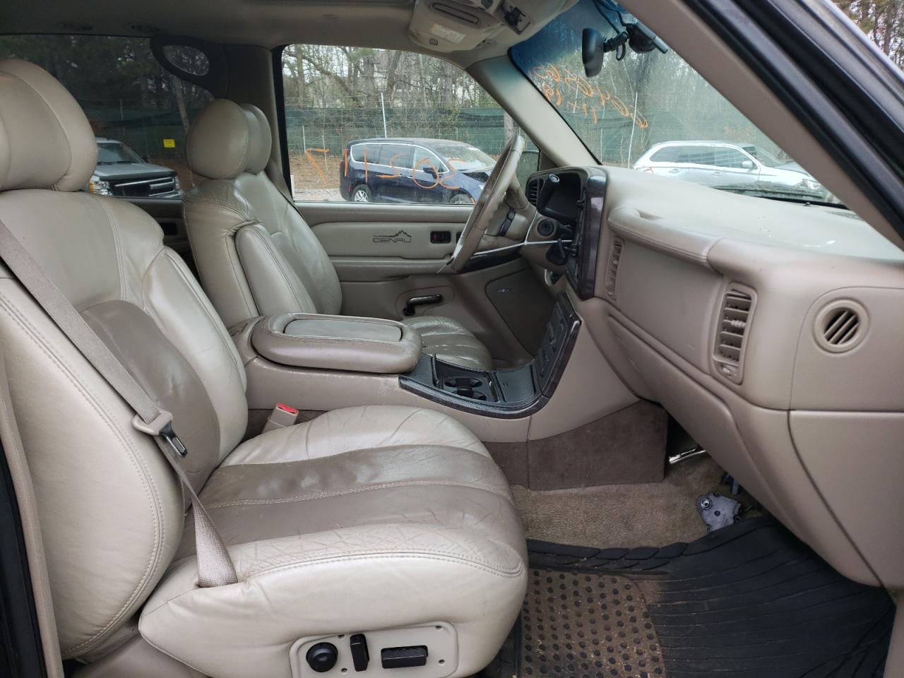 Photo 5 from auction – 2002 GMC YUKON DENA with VIN 1GKFK66U22J340558