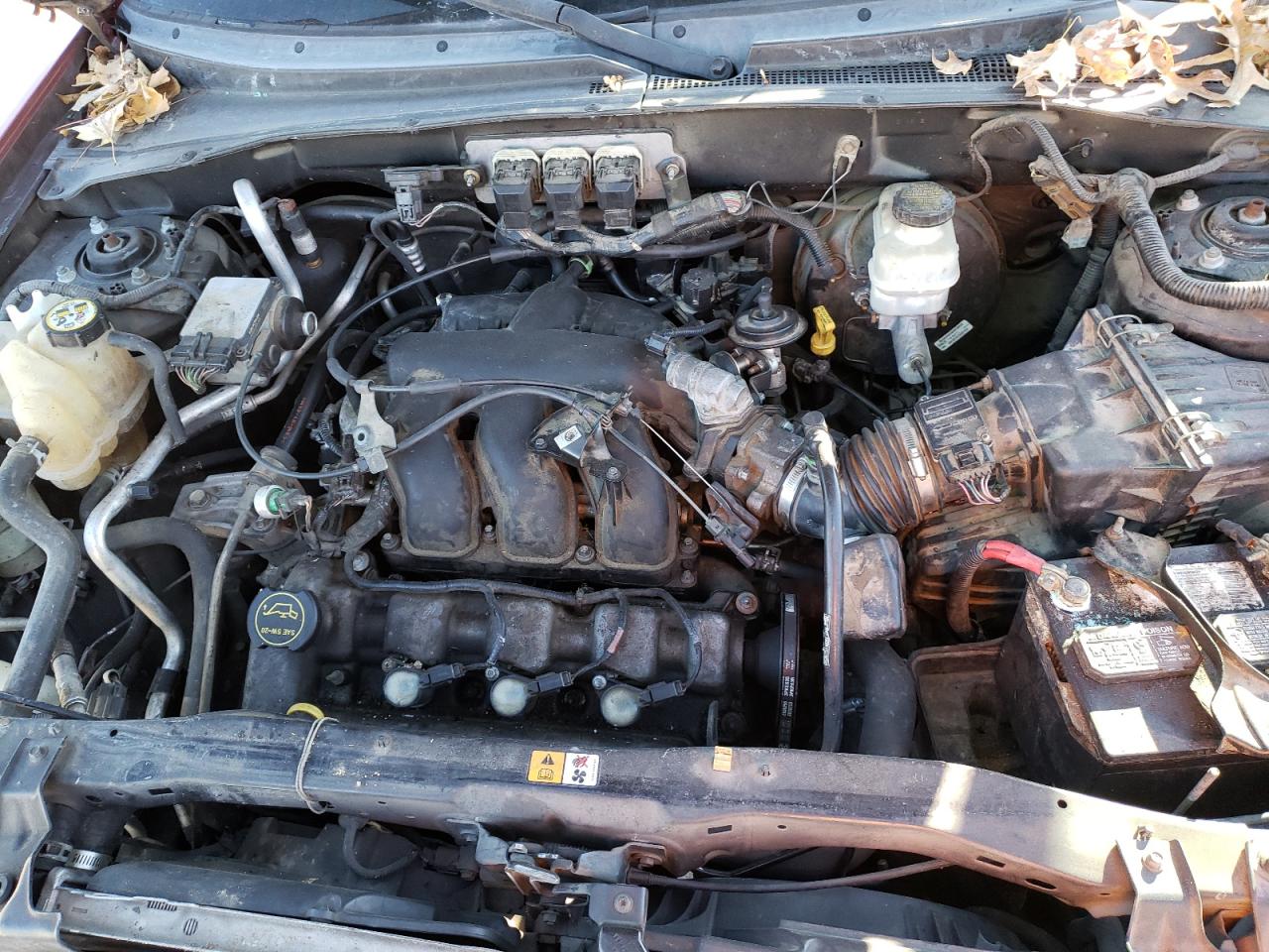 Photo 7 from auction – 2005 FORD ESCAPE XLT with VIN 1FMYU03125KD90229