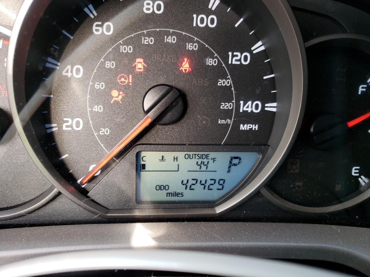 Photo 8 from auction – 2016 TOYOTA RAV4 LE with VIN JTMBFREV4GJ061582