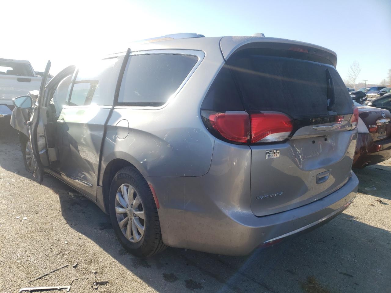 Photo 3 from auction – 2018 CHRYSLER PACIFICA T with VIN 2C4RC1BG0JR110519