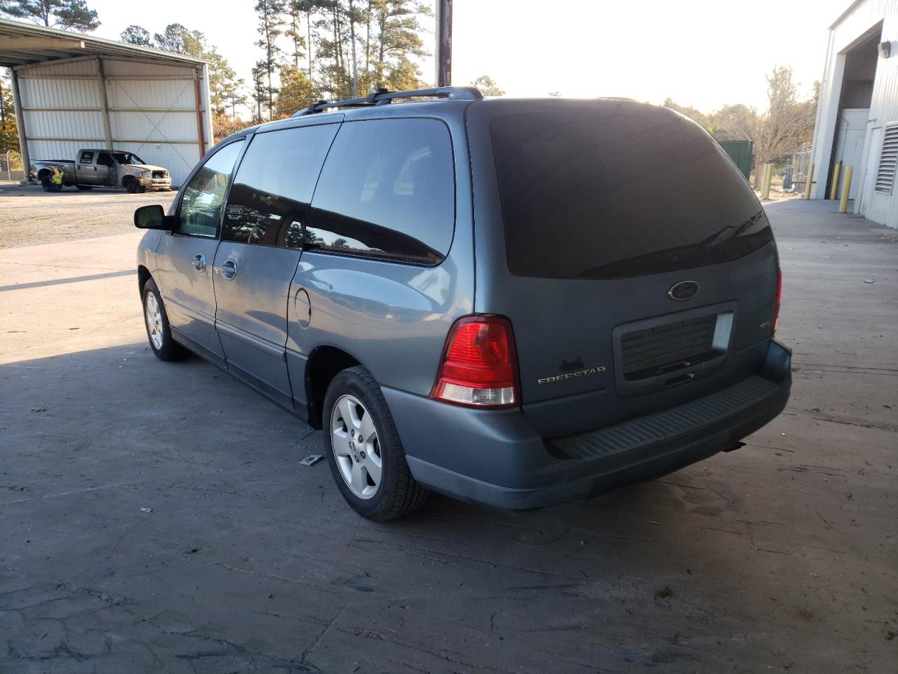 Photo 3 from auction – 2004 FORD FREESTAR S with VIN 2FMZA57674BA77329