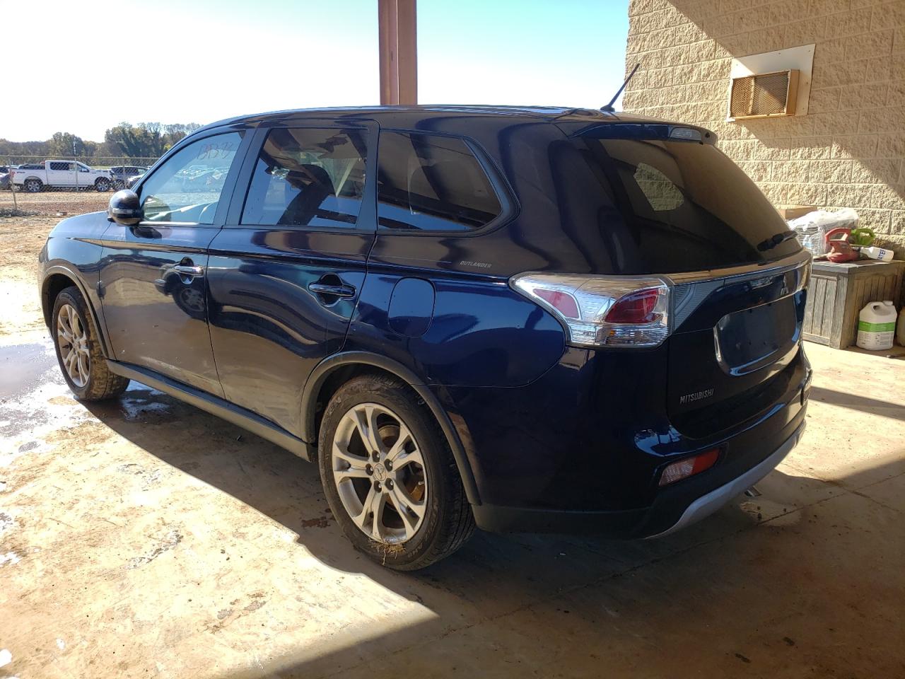 Photo 3 from auction – 2015 MITSUBISHI OUTLANDER with VIN JA4AD3A36FZ003292