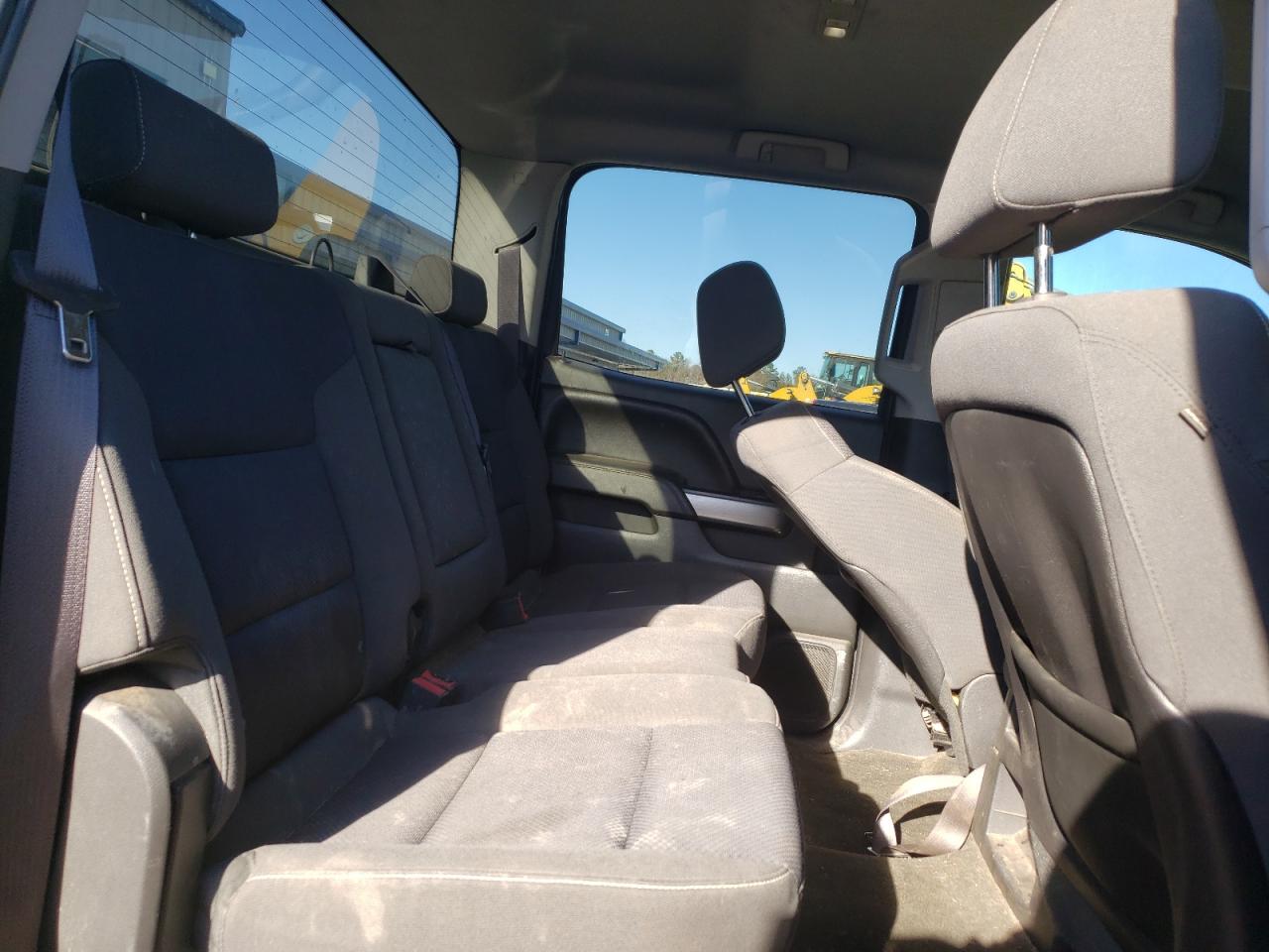 Photo 6 from auction – 2015 CHEVROLET SILVERADO with VIN 3GCUKREC6FG136415