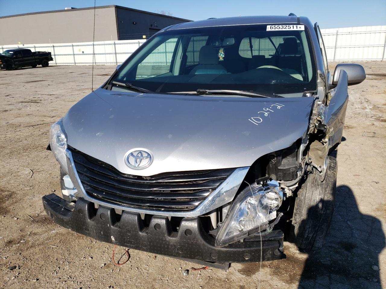 Photo 9 from auction – 2014 TOYOTA SIENNA LE with VIN 5TDKK3DC3ES499468