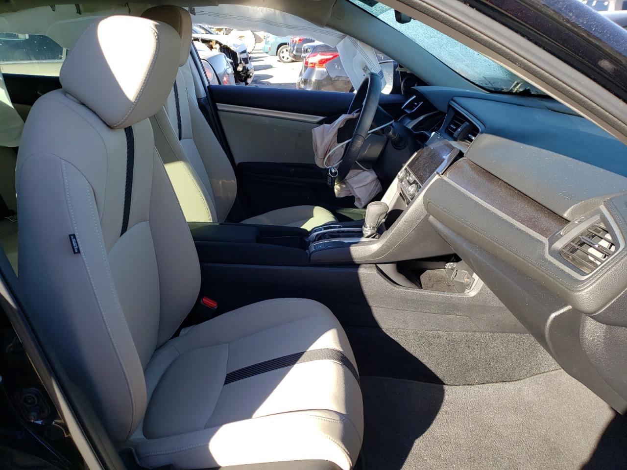 Photo 5 from auction – 2018 HONDA CIVIC EX with VIN 19XFC2F78JE022323