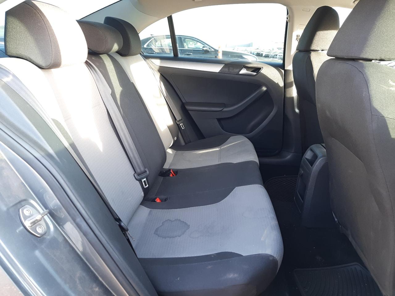 Photo 6 from auction – 2018 VOLKSWAGEN JETTA S with VIN 3VW2B7AJ3JM263985
