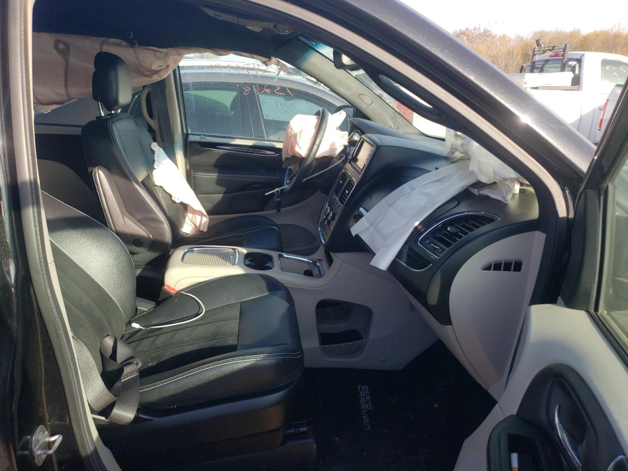 Photo 5 from auction – 2017 DODGE GRAND CARA with VIN 2C4RDGCG2HR755441