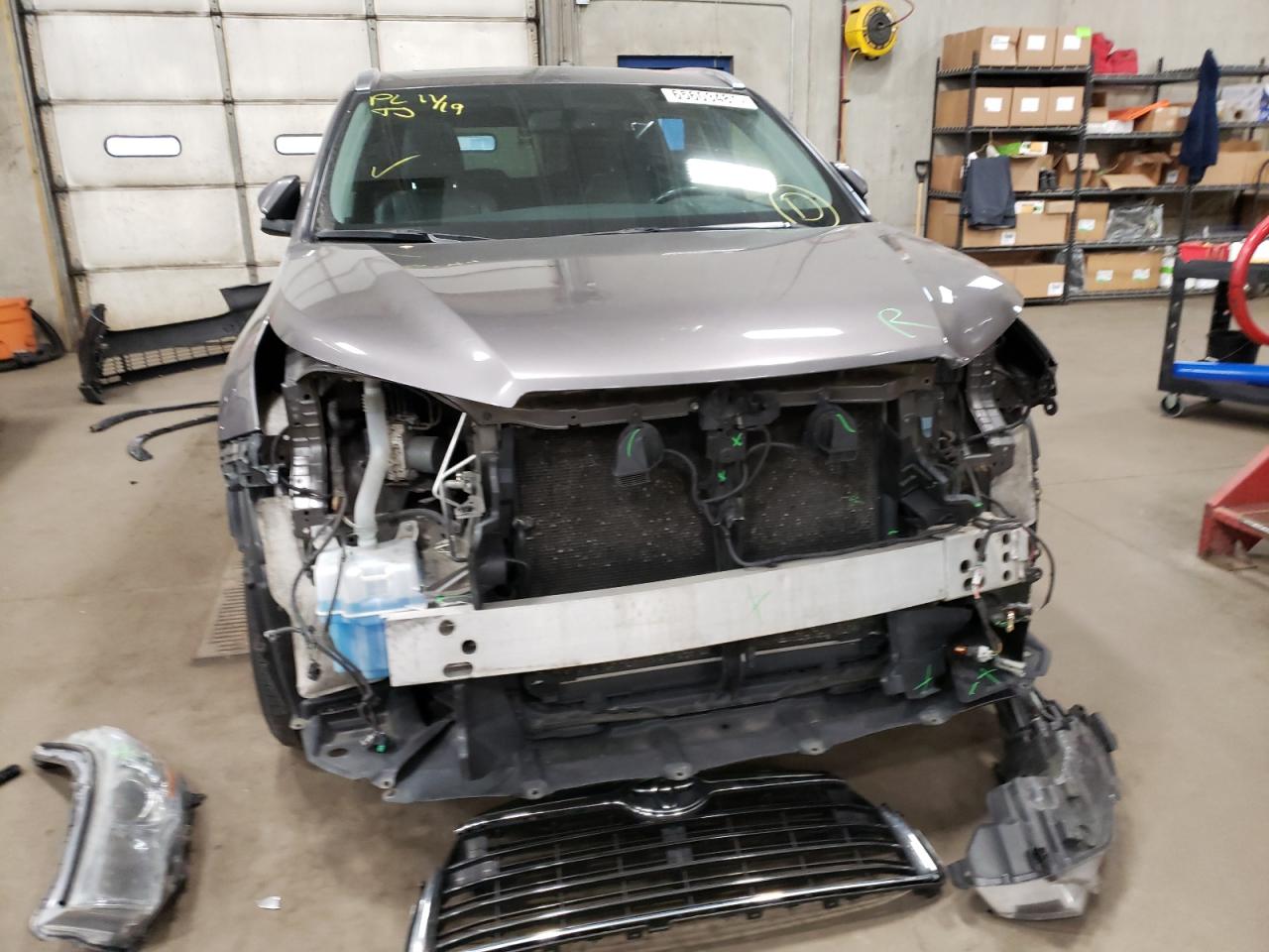 Photo 9 from auction – 2015 TOYOTA HIGHLANDER with VIN 5TDJKRFH2FS155526