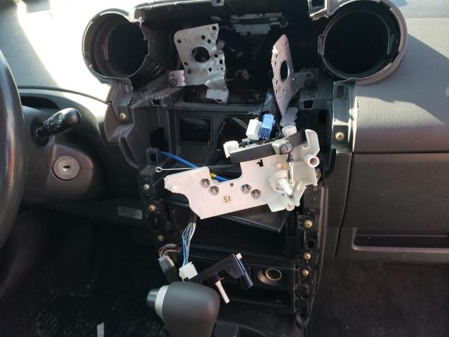 Photo 9 from auction – 2005 TOYOTA SCION XA with VIN JTKKT624X50120178