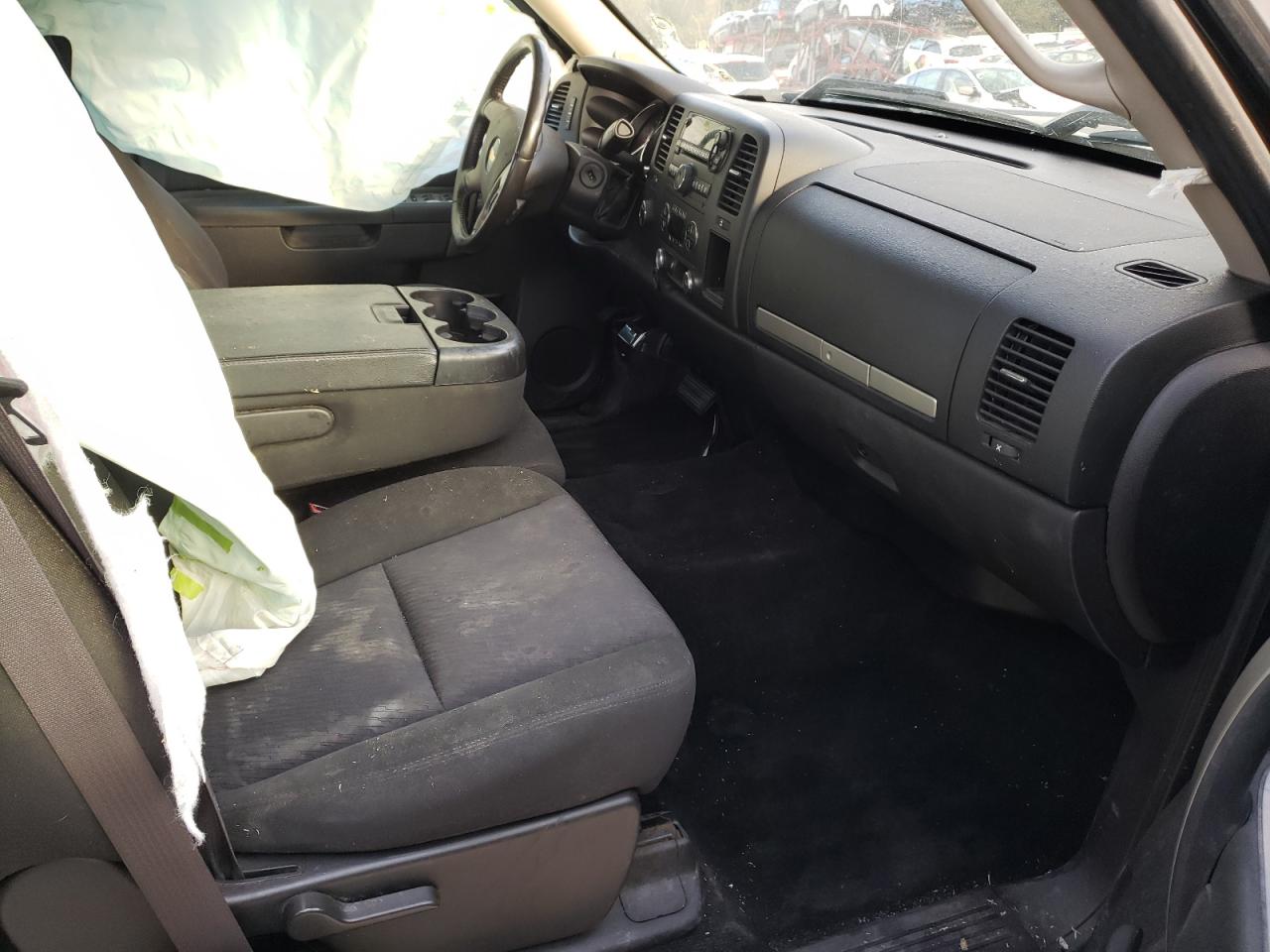 Photo 5 from auction – 2011 CHEVROLET SILVERADO with VIN 1GCRKSE33BZ255935
