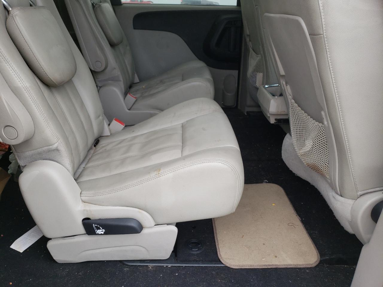 Photo 6 from auction – 2013 CHRYSLER TOWN & COU with VIN 2C4RC1BG8DR594282