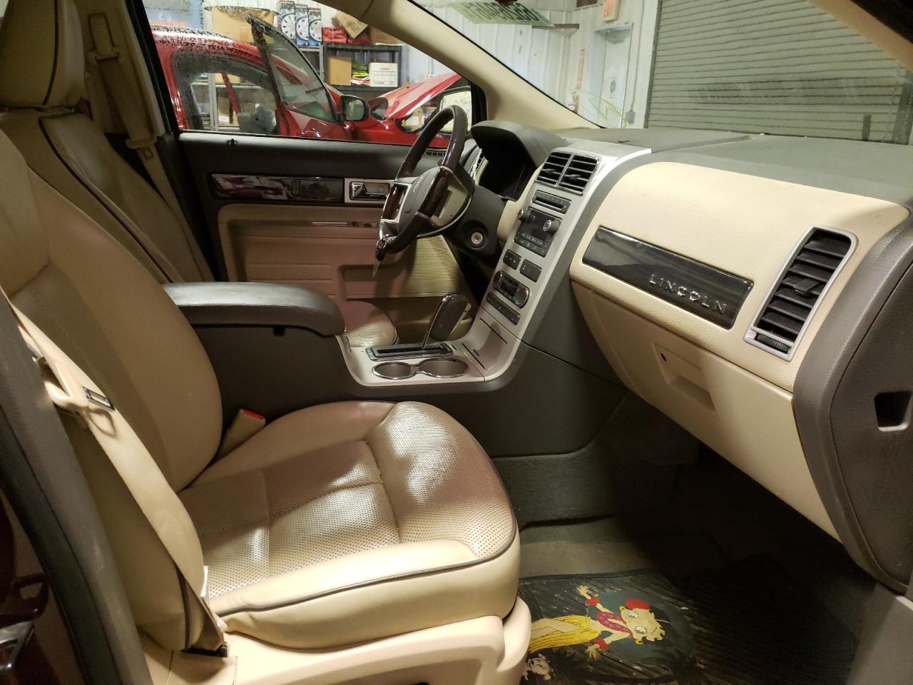 Photo 5 from auction – 2009 LINCOLN MKX with VIN 2LMDU88C59BJ00397