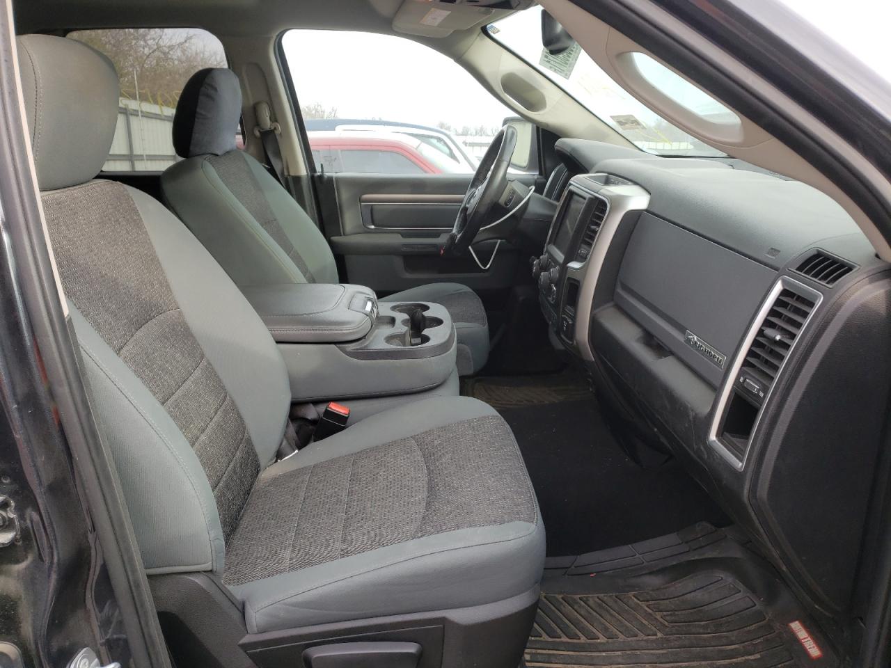 Photo 5 from auction – 2018 RAM 1500 SLT with VIN 1C6RR7GG7JS310975