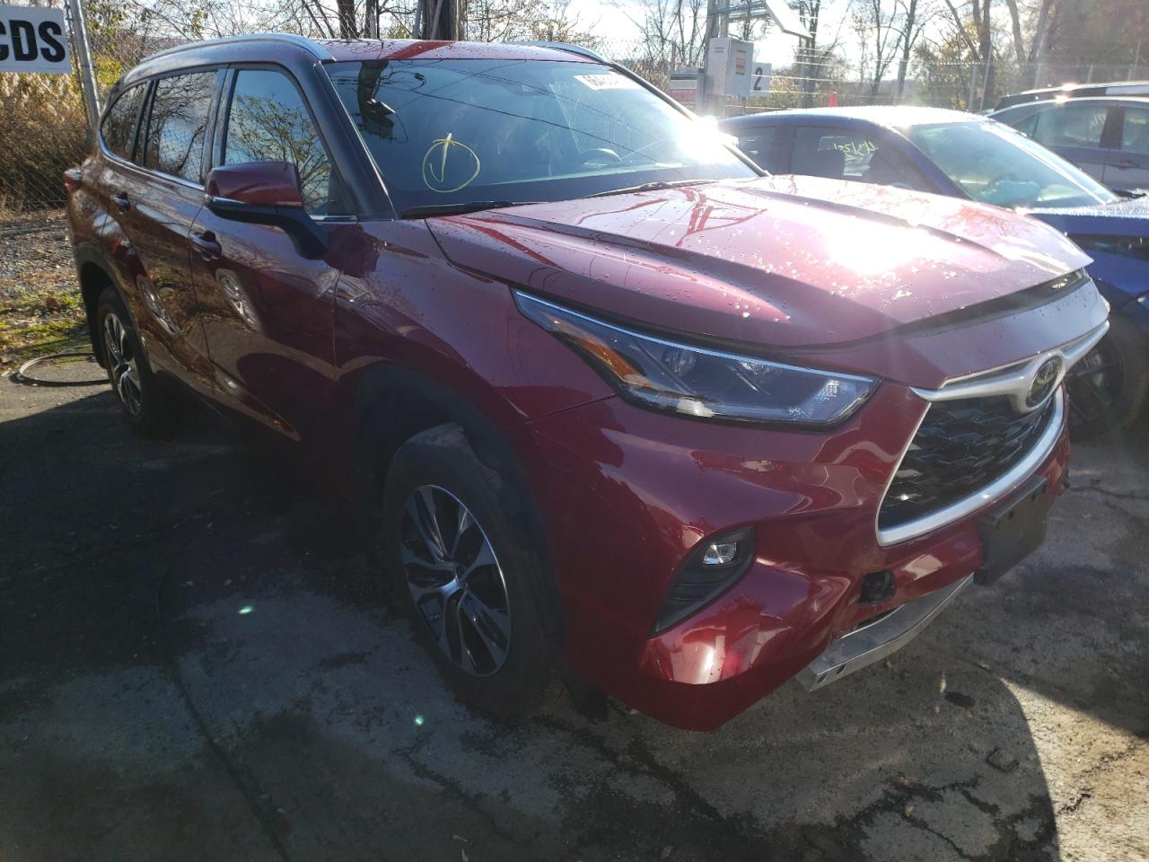 TOYOTA HIGHLANDER 2021 with VIN 5TDHZRBH6MS528788 - Photo from auction