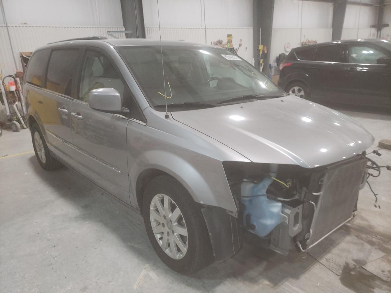 Photo 1 from auction – 2016 CHRYSLER TOWN & COU with VIN 2C4RC1BG2GR268160