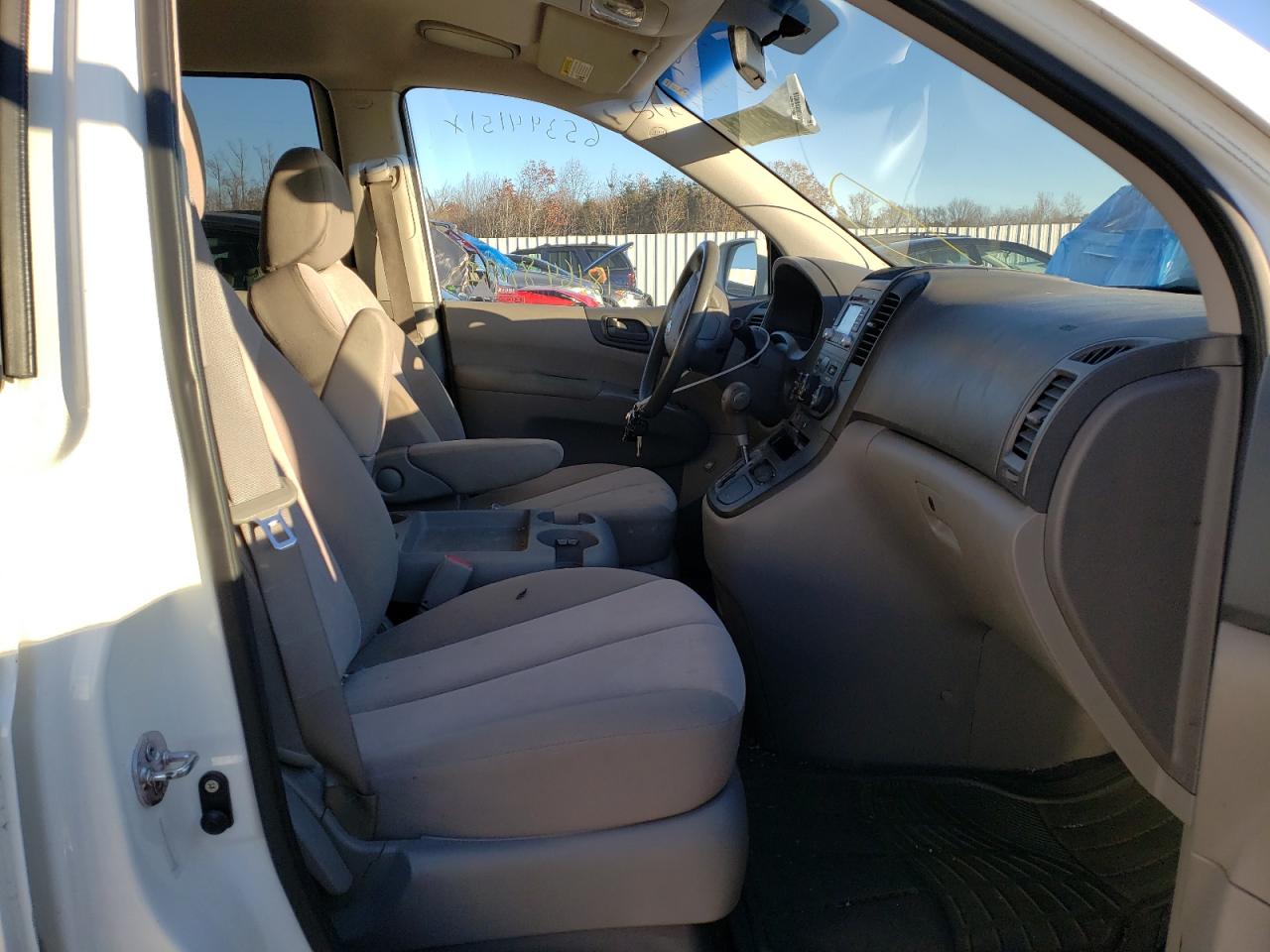 Photo 5 from auction – 2010 KIA SEDONA LX with VIN KNDMG4C31A6359608