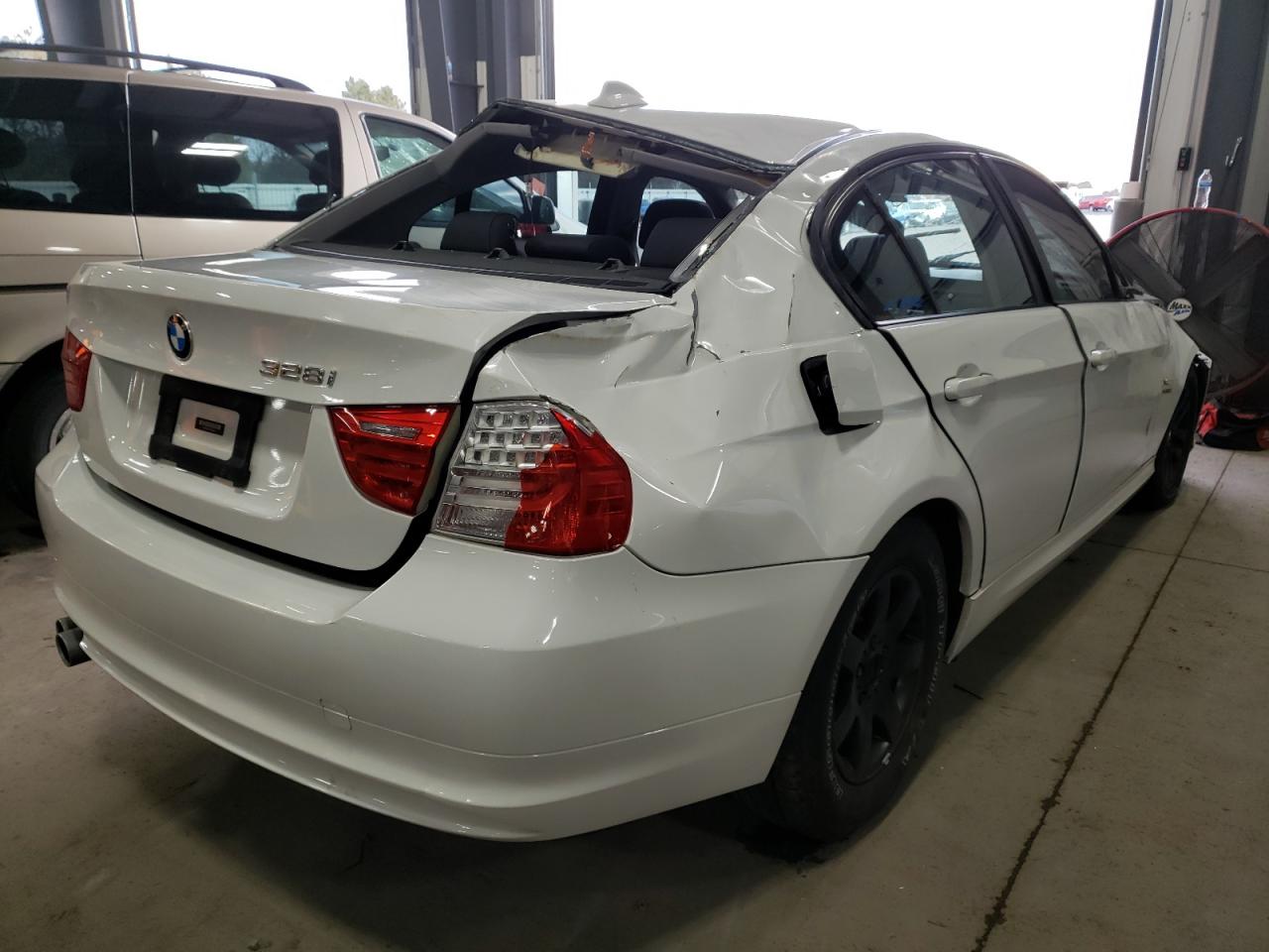 Photo 4 from auction – 2011 BMW 328 XI SUL with VIN WBAPK5C59BF125301