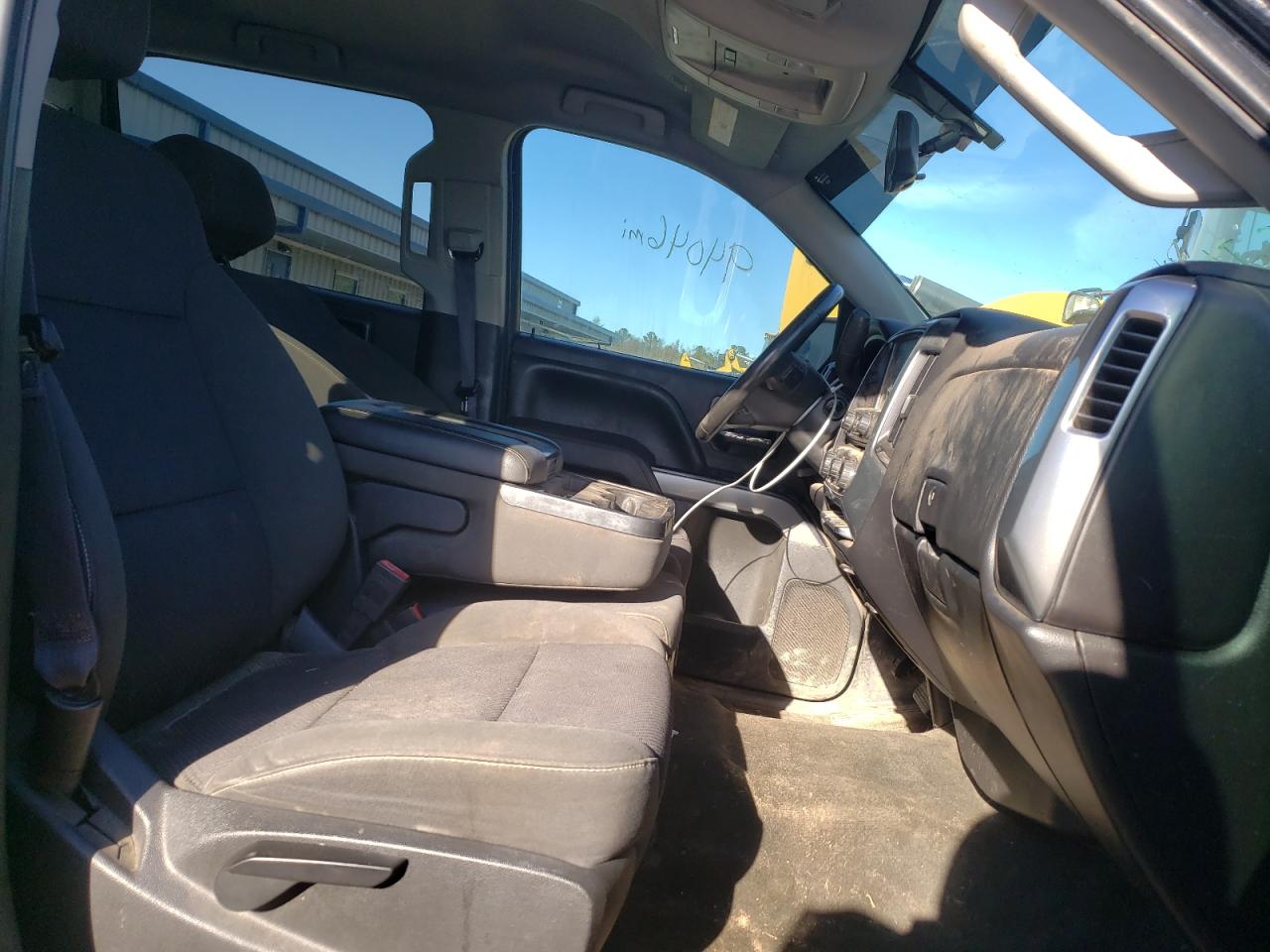 Photo 5 from auction – 2015 CHEVROLET SILVERADO with VIN 3GCUKREC6FG136415