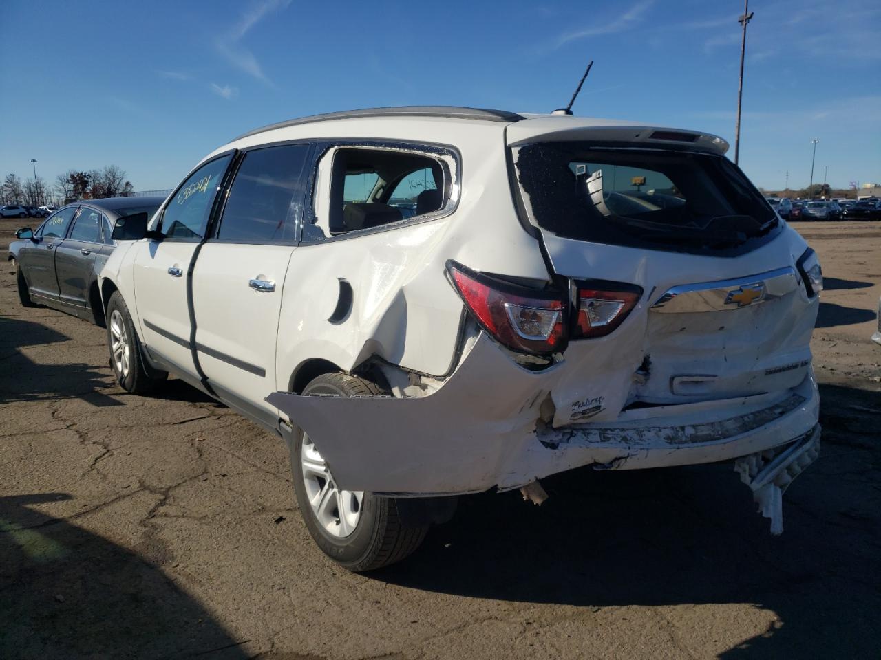 Photo 3 from auction – 2014 CHEVROLET TRAVERSE L with VIN 1GNKVFED3EJ151688