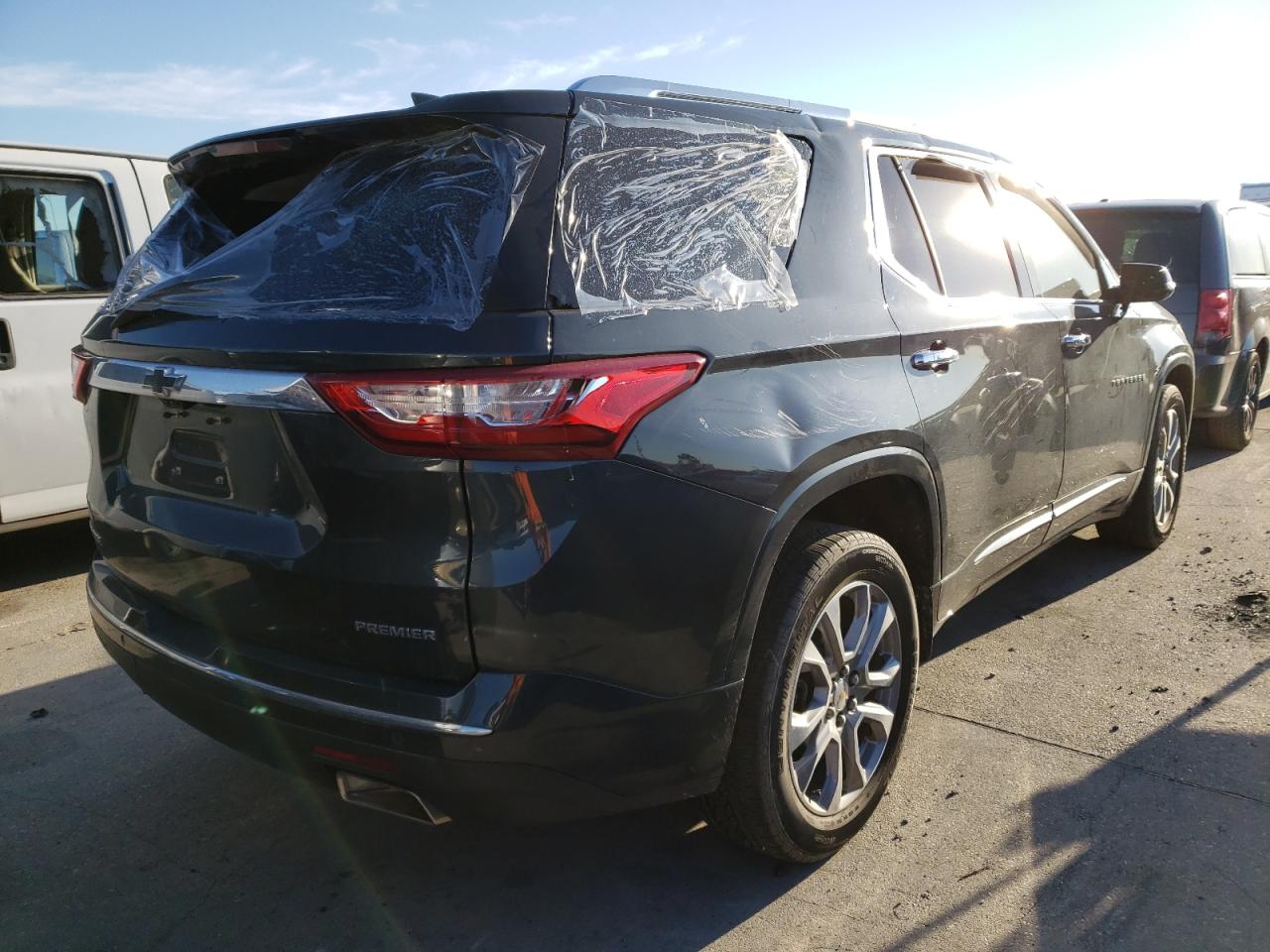 Photo 4 from auction – 2019 CHEVROLET TRAVERSE with VIN 1GNERKKW6KJ106479