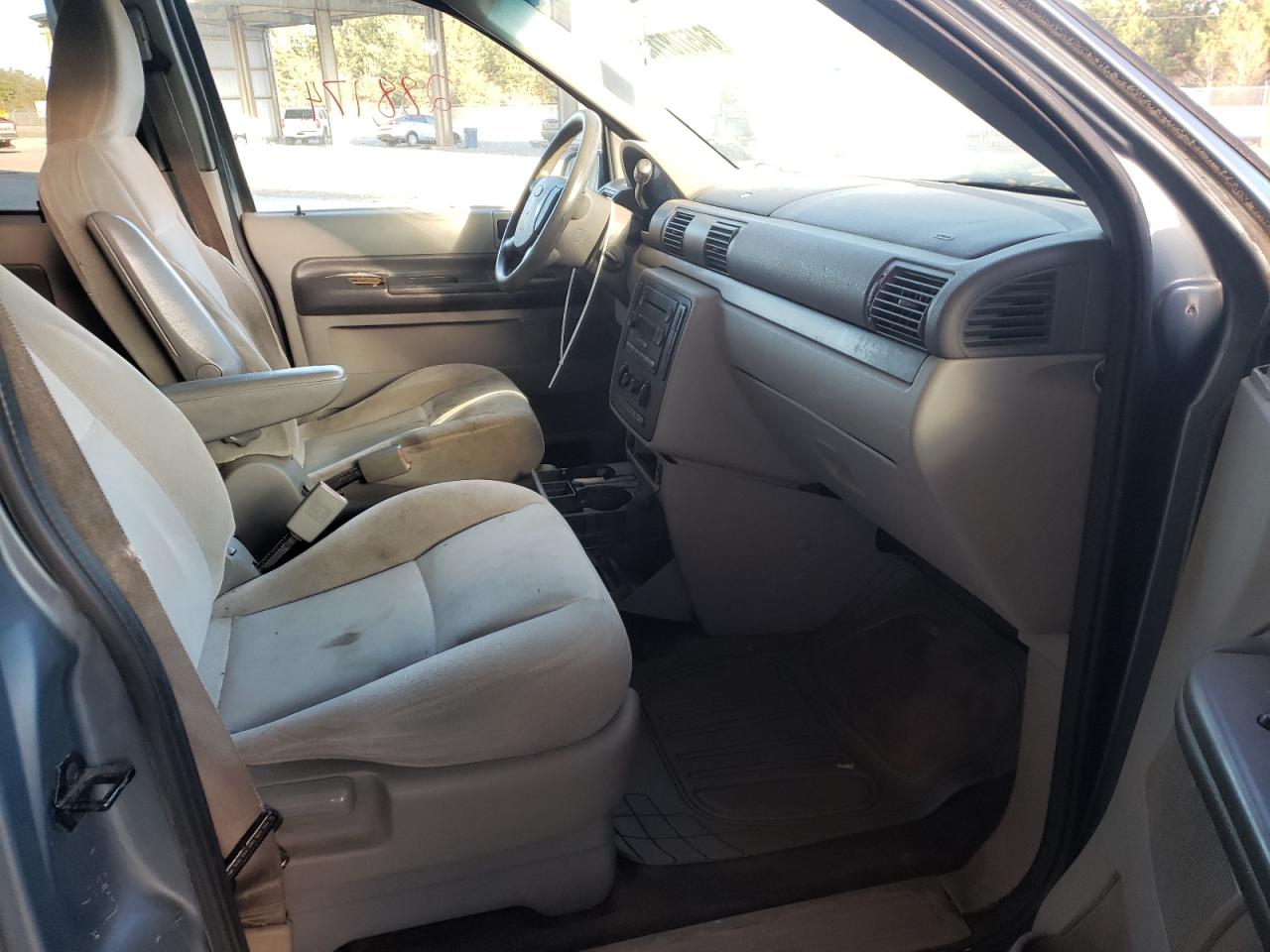 Photo 5 from auction – 2004 FORD FREESTAR S with VIN 2FMZA57674BA77329