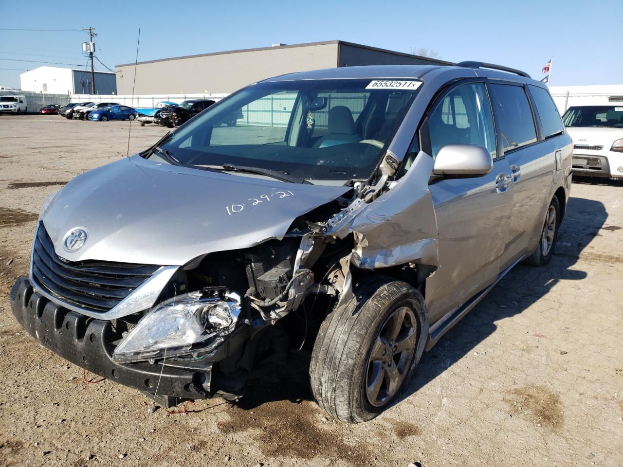 Photo 2 from auction – 2014 TOYOTA SIENNA LE with VIN 5TDKK3DC3ES499468